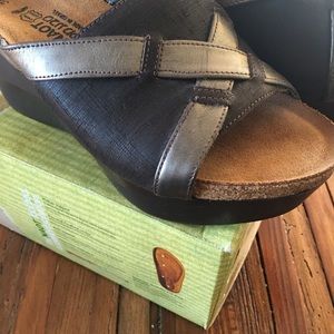 Naot Eve wedge Sz 38